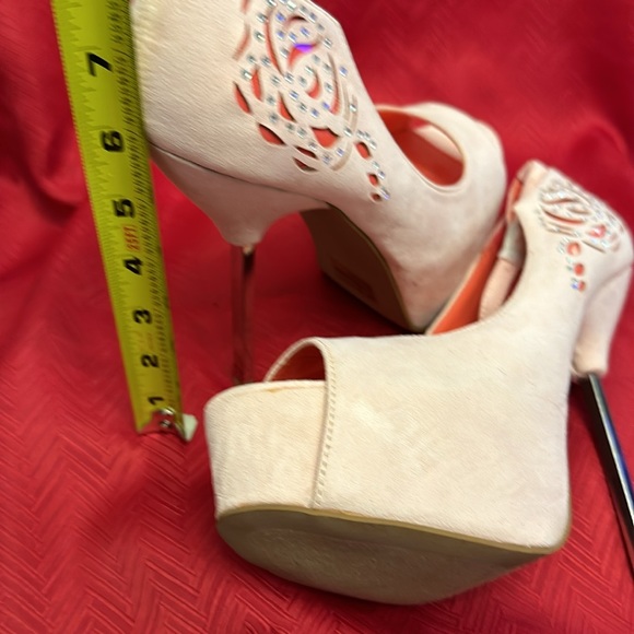 Qupid Pink 5.5” Platform Heel. Open Toe. Size 8.5 - Picture 2 of 4
